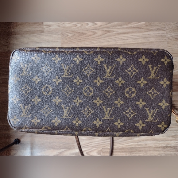 Louis Vuitton Neverfull MM - Picture 9 of 14